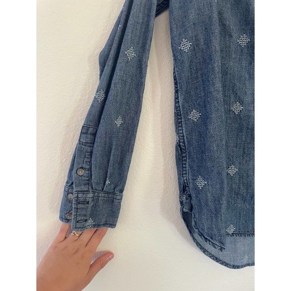 American Eagle Women's Size M denim embroidered diamond pattern button up - Picture 3 of 8